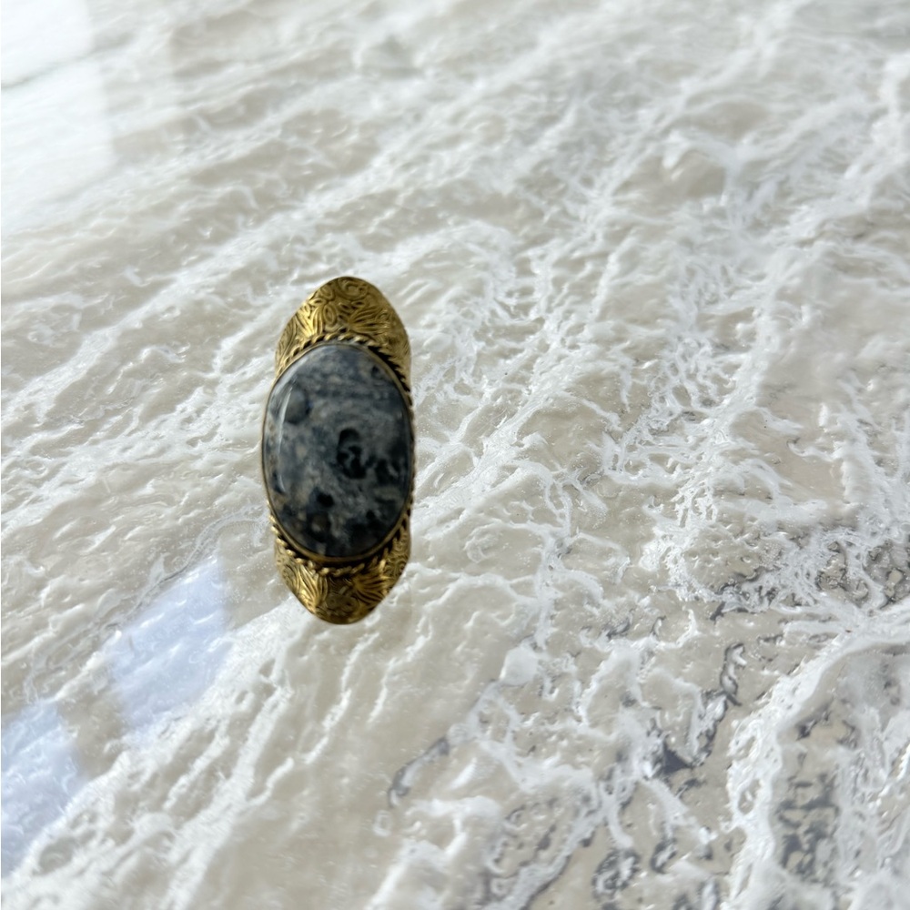 Elegant Gold and Black Stone Ring